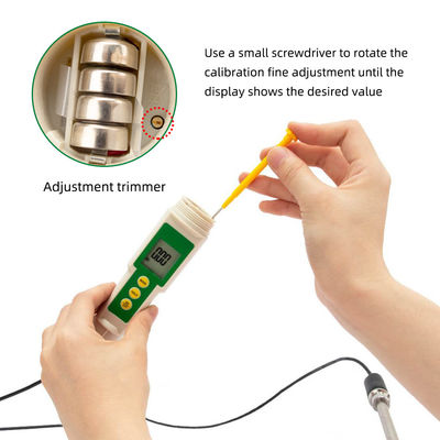 Dispositivo sensore digitale per il controllo dell'umidità del suolo per l'analisi precisa del contenuto di acqua nel suolo nell'agricoltura, nell'ammodernamento del paesaggio e negli studi scientifici